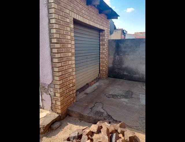 2 BEDROOM HOUSE FOR SALE IN SOTHO SECTION